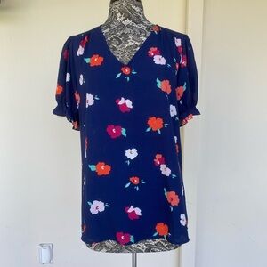 41Hawthorn navy blue blouse with flower design. Short sleeved and a size XL.